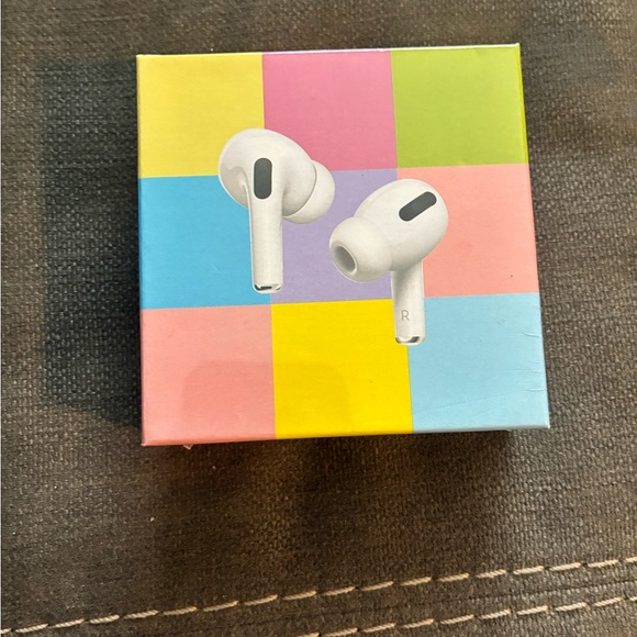 Source Unknown Other - Source Unknown White Earbud Headphones